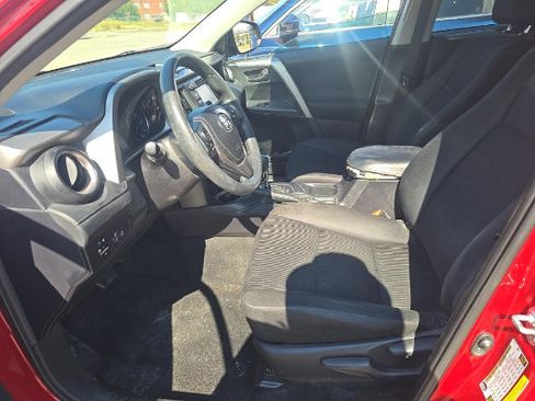 Used 2017 Toyota RAV4 LE FWD image 4