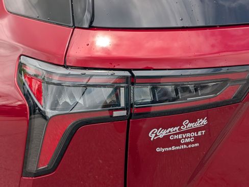 New 2026 Chevrolet Equinox LT w/ Convenience Package II FWD image 11