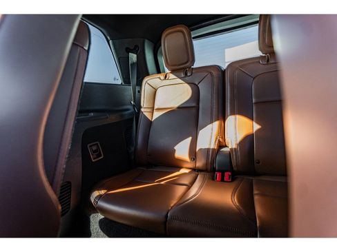 Used 2021 Lincoln Aviator Reserve w/ Equipment Group 202A image 30