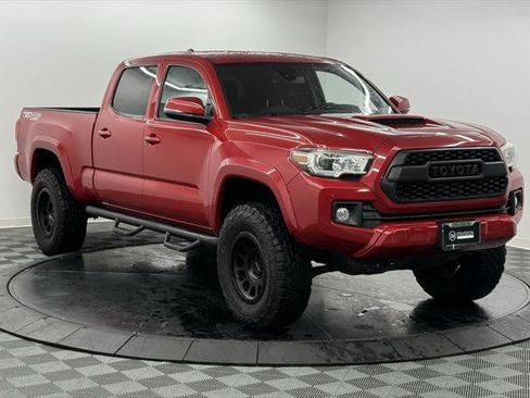 Certified 2019 Toyota Tacoma TRD Sport image 5