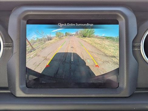 Used 2022 Jeep Wrangler Unlimited Sahara w/ Cold Weather Group AWD/4WD image 13