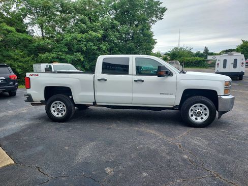 Used 2018 Chevrolet Silverado 2500 W/T w/ WT Convenience Package image 3
