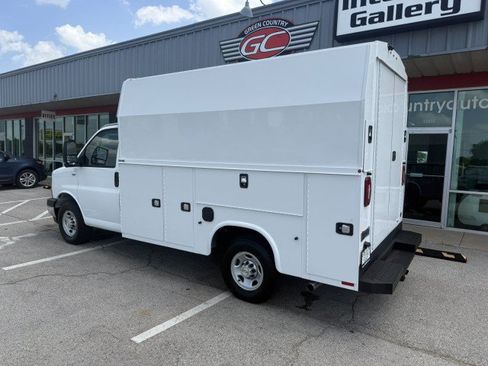 Used 2025 Chevrolet Express 3500 w/ Power Convenience Package RWD image 4