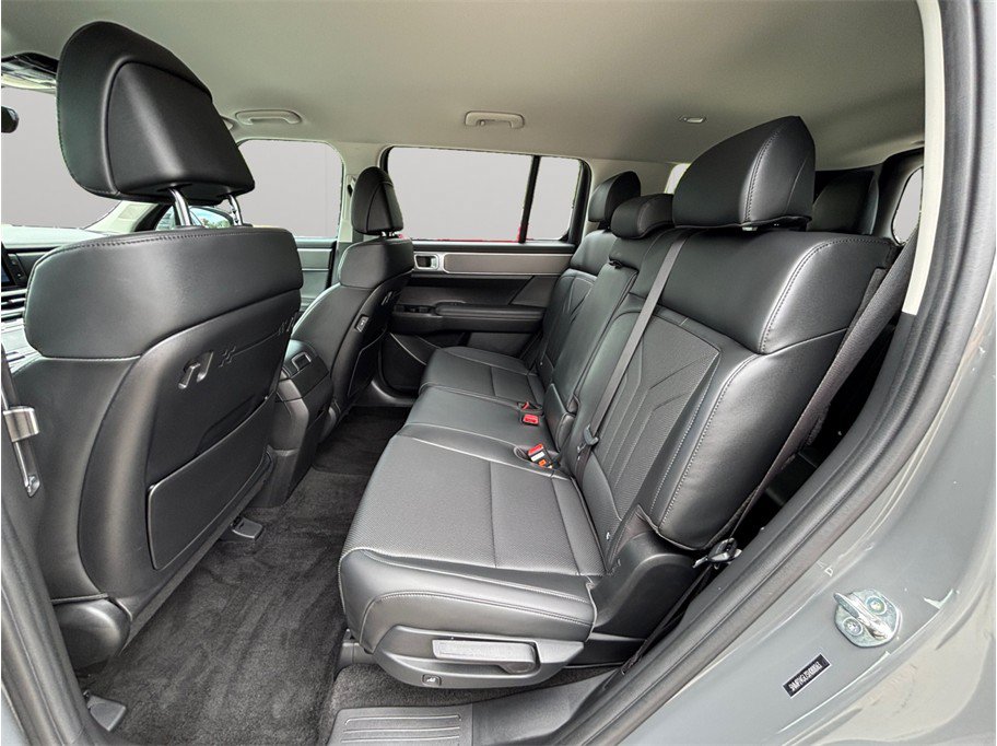 Used 2025 Hyundai Santa Fe SEL FWD image 34