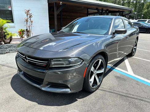 Used 2017 Dodge Charger SE image 3