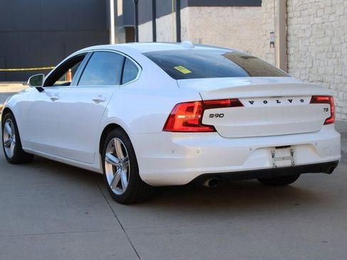 Used 2018 Volvo S90 T5 Momentum w/ Convenience Package image 3