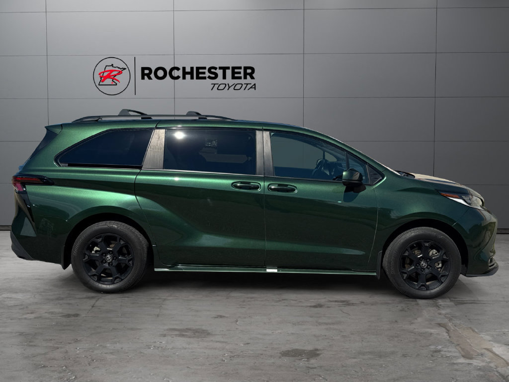 Certified 2025 Toyota Sienna XLE Woodland Edition AWD/4WD image 6
