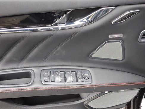 Used 2021 Maserati Quattroporte Trofeo image 12