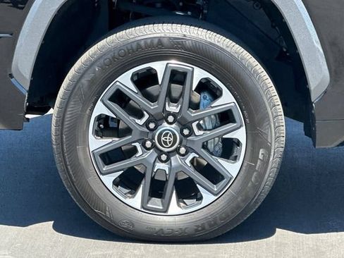 Used 2023 Toyota Tundra Limited AWD/4WD image 28