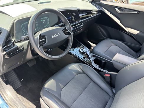 Certified 2025 Kia Niro EX FWD image 16