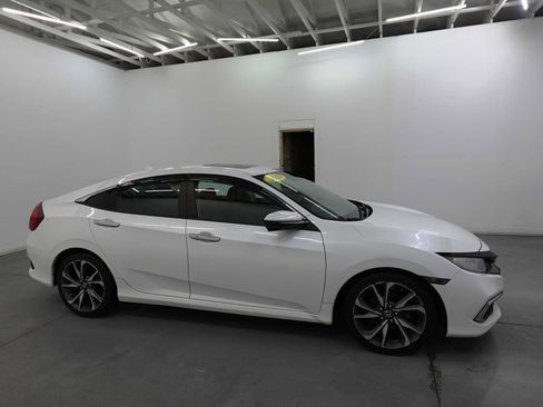 Used 2019 Honda Civic Touring image 4