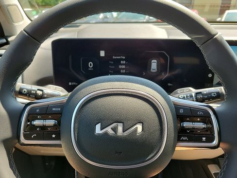 Used 2024 Kia Sorento SX image 11
