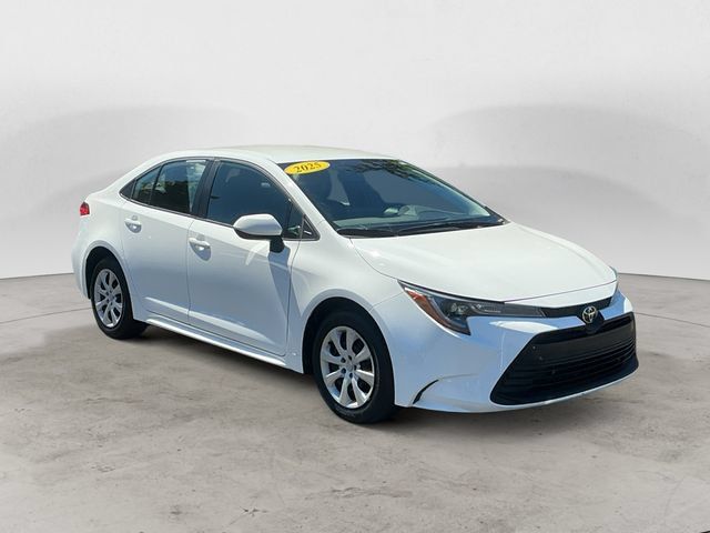 Used 2025 Toyota Corolla LE FWD image 3