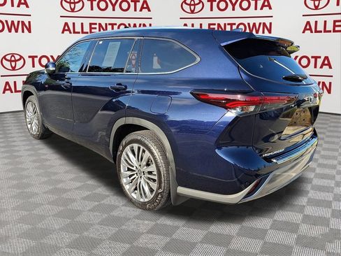 Used 2025 Toyota Highlander Platinum AWD/4WD image 4