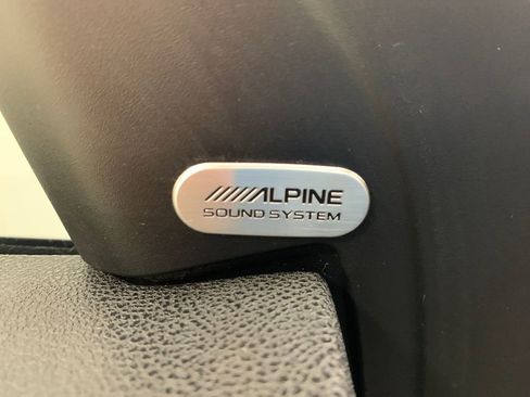 Used 2018 Chrysler 300 S image 8