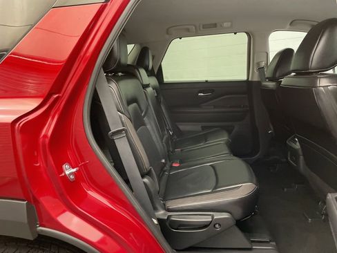 Used 2024 Nissan Pathfinder SL image 28