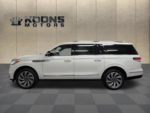Certified 2023 Lincoln Navigator L Reserve AWD/4WD image 4