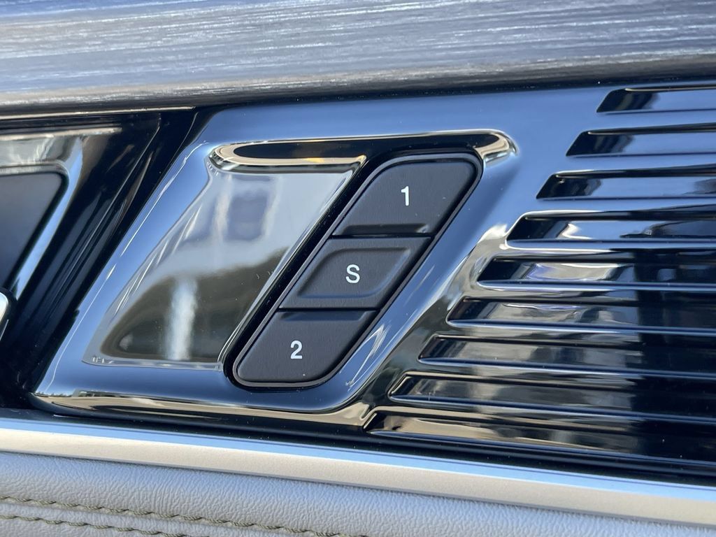 Used 2023 Jeep Wagoneer Series II w/ Premium Group I AWD/4WD image 25