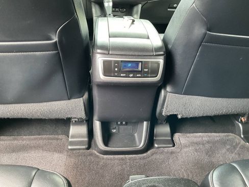 Used 2017 Toyota Highlander XLE AWD/4WD image 35