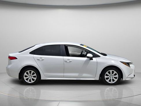 Used 2025 Toyota Corolla LE FWD image 7