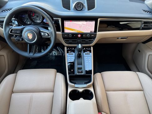 Certified 2026 Porsche Macan AWD/4WD image 6