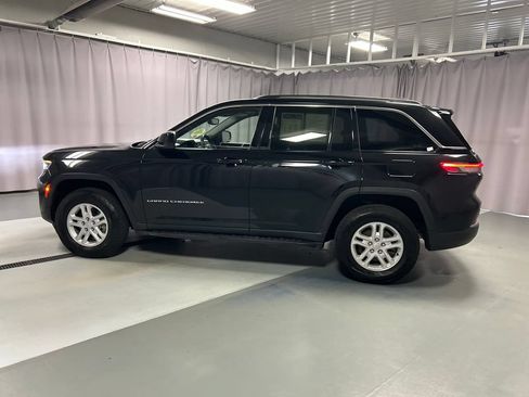 Used 2023 Jeep Grand Cherokee Laredo AWD/4WD image 4