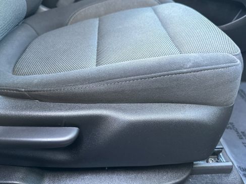 Used 2023 Chevrolet Traverse LT image 25