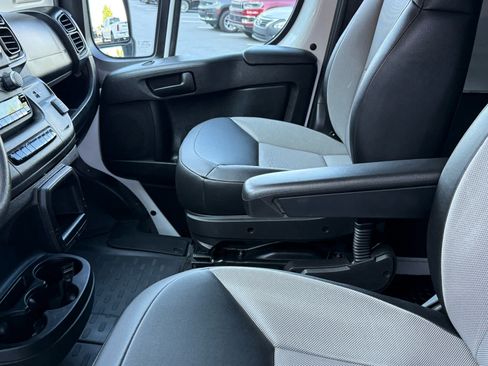 Used 2024 RAM ProMaster 2500 w/ Convenience Group FWD image 21