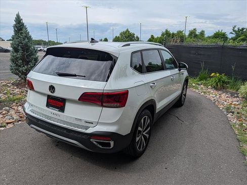 Used 2023 Volkswagen Taos SE w/ Panoramic Sunroof Package AWD/4WD image 5