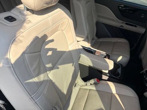 Used 2023 Lincoln Aviator Reserve w/ Equipment Group 201A AWD/4WD image 18