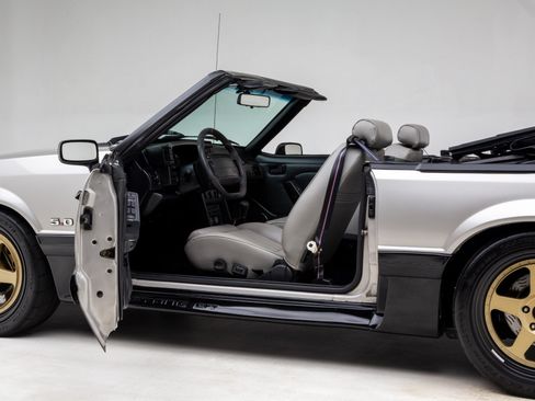 Used 1990 Ford Mustang GT RWD image 28
