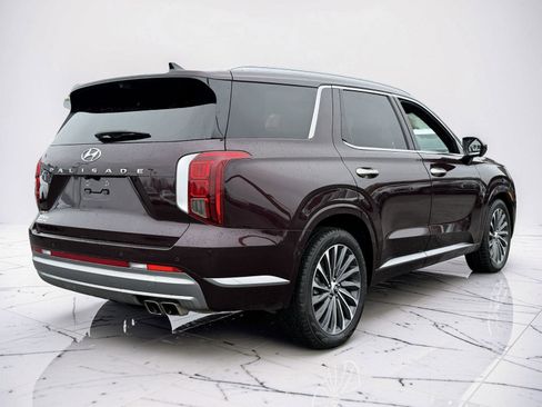 Used 2023 Hyundai Palisade Calligraphy FWD image 2