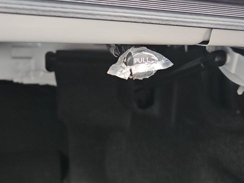 Used 2020 Toyota Camry SE w/ Blackout Package image 31