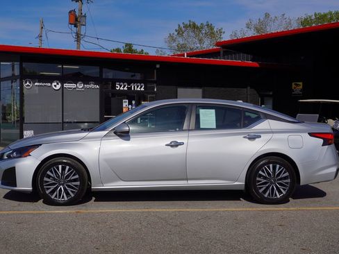 Used 2023 Nissan Altima 2.5 SV image 4