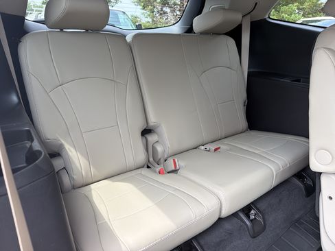 Used 2018 Buick Enclave Premium AWD/4WD image 33