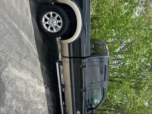 Used 2011 Ford F250 Lariat w/ Lariat Interior Pkg image 2