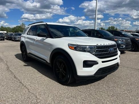 Certified 2024 Ford Explorer XLT AWD/4WD image 3