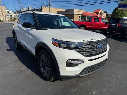 Used 2024 Ford Explorer XLT w/ Equipment Group 202A AWD/4WD image 3