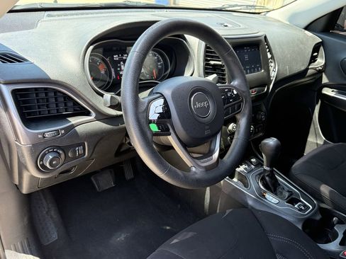 Used 2019 Jeep Cherokee Latitude w/ Popular Appearance Group FWD image 13