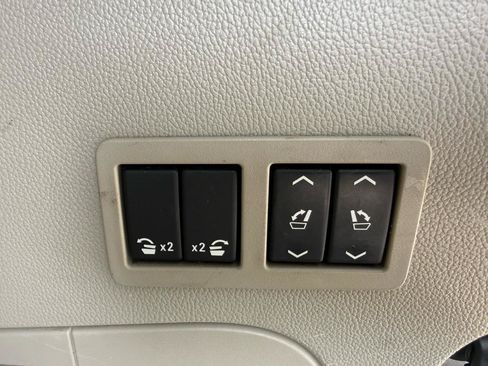 Used 2015 GMC Yukon Denali w/ Premium Package AWD/4WD image 37