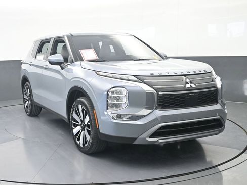 Used 2025 Mitsubishi Outlander SE FWD image 9