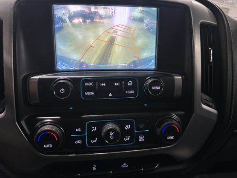 Used 2017 GMC Sierra 2500 SLE w/ HD SLE Preferred Plus Package AWD/4WD image 19