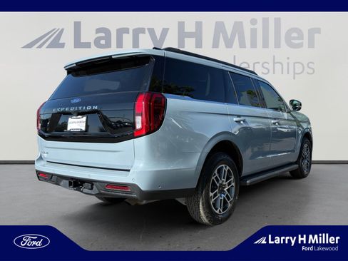 Used 2025 Ford Expedition Active AWD/4WD image 5