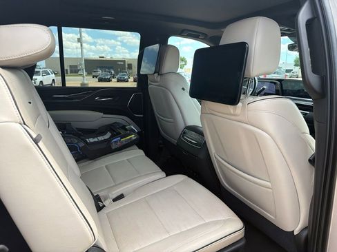 Used 2021 Cadillac Escalade Sport w/ Driver Assist Tech Package AWD/4WD image 8