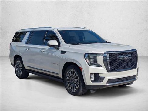 Used 2023 GMC Yukon XL Denali Ultimate AWD/4WD image 3