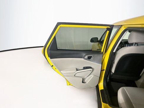 Used 2020 Kia Soul LX FWD image 24