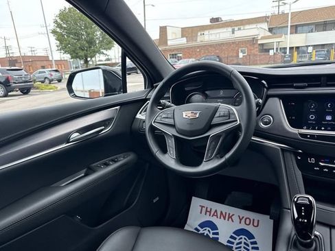 Certified 2024 Cadillac XT5 Luxury w/ LPO, Floor Liner Package AWD/4WD image 32