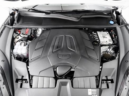 Used 2025 Porsche Cayenne image 27