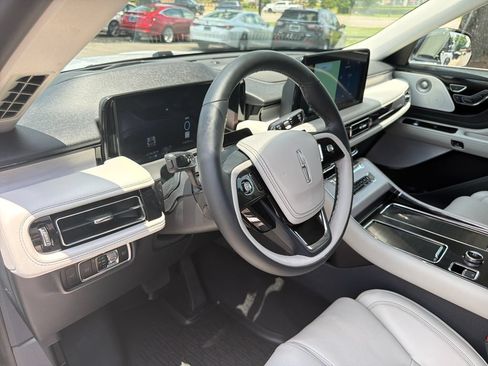 Used 2025 Lincoln Aviator Reserve w/ Luxury Package RWD image 18