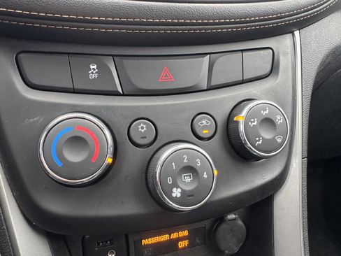 Used 2018 Chevrolet Trax LT w/ LT Convenience Package image 26